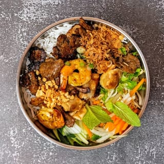 28. Bun Thit Nuong / Vermicelli Grilled Pork , Shrimp ,Egg Roll Fried